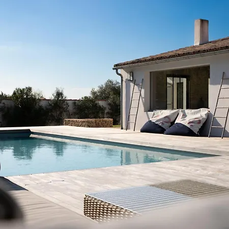 Madame - Pool - Near And Golf